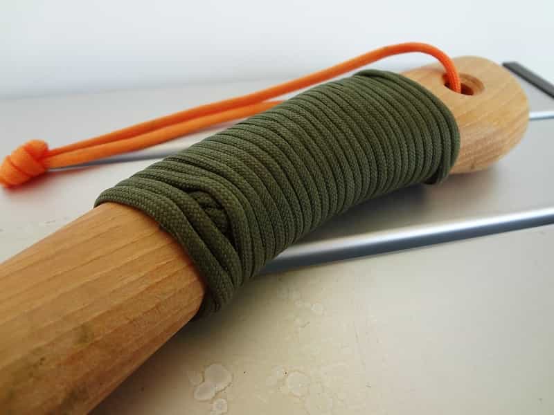 斧のネック部分をパラコードで守ろう 簡単な巻き方 Green Puddle
